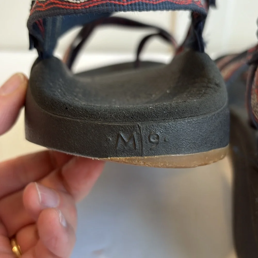 Unisex Chaco Toe Ring Sandals